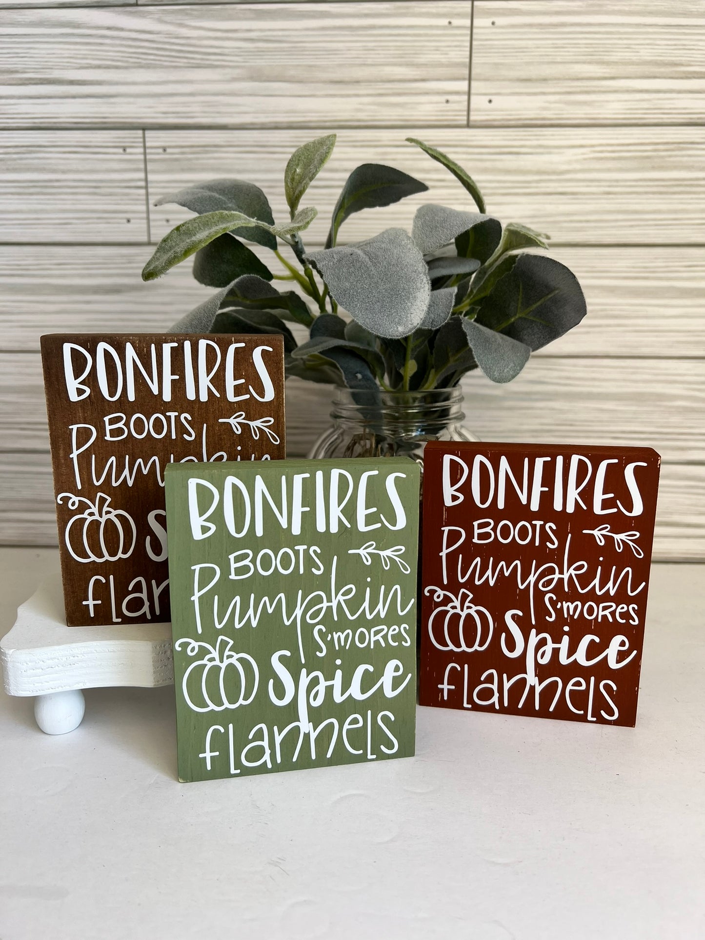 Fall Favorites Word Sign